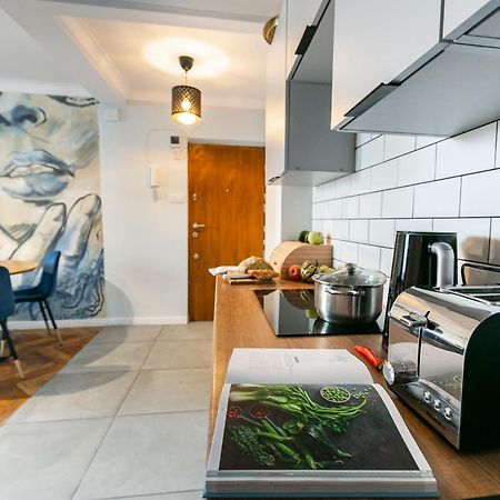 Nowogrodzka 78 - Apartament Dla 4 Osob - 200M Od Szpitala Klinicznego Na Lindleya - 1Km Do Dworca Centralnego - Wifi - Smart Tv 45 Cali Varsó Kültér fotó