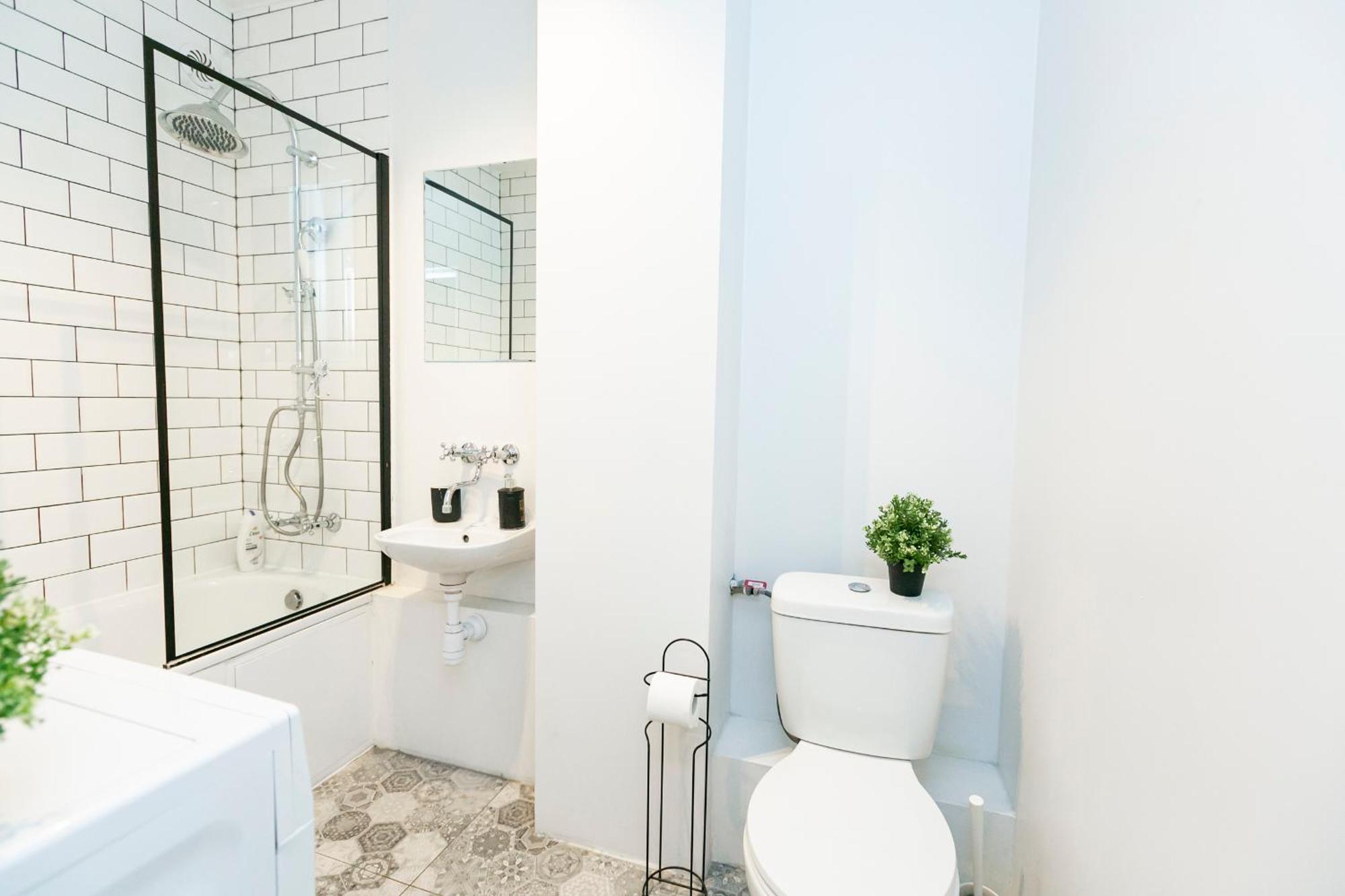 Nowogrodzka 78 - Apartament Dla 4 Osob - 200M Od Szpitala Klinicznego Na Lindleya - 1Km Do Dworca Centralnego - Wifi - Smart Tv 45 Cali Varsó Kültér fotó