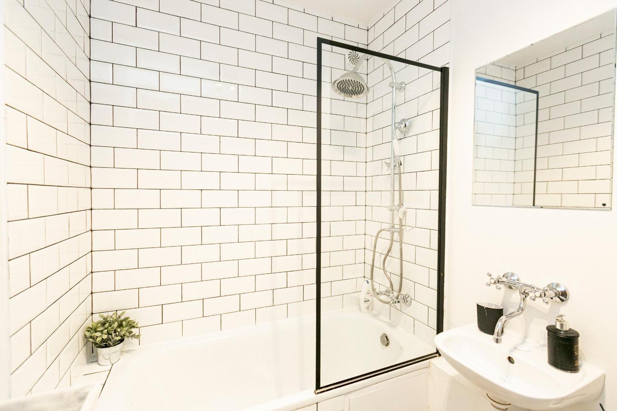 Nowogrodzka 78 - Apartament Dla 4 Osob - 200M Od Szpitala Klinicznego Na Lindleya - 1Km Do Dworca Centralnego - Wifi - Smart Tv 45 Cali Varsó Kültér fotó