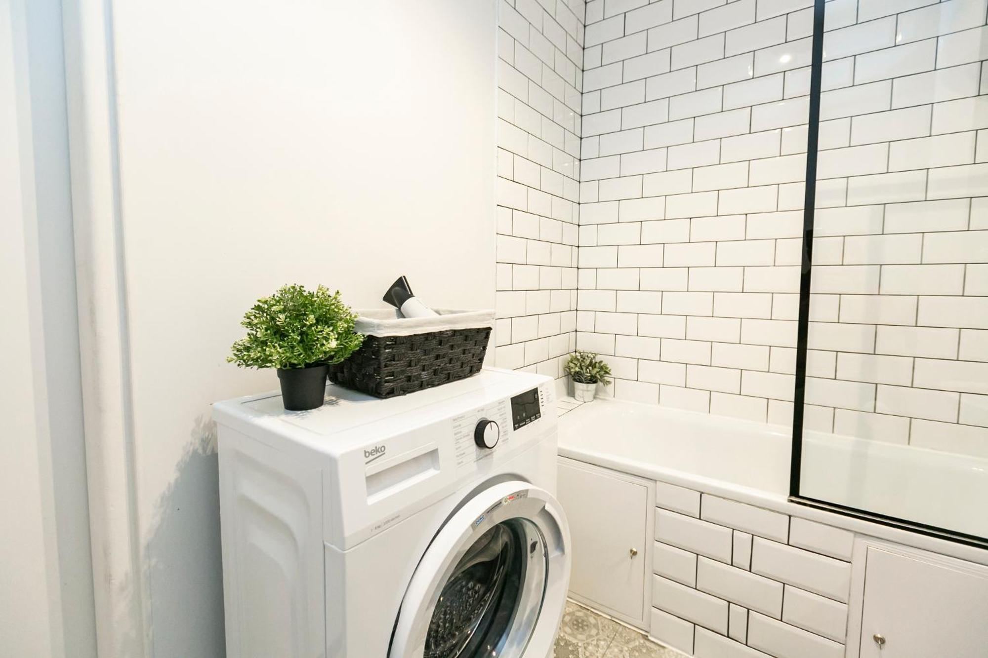 Nowogrodzka 78 - Apartament Dla 4 Osob - 200M Od Szpitala Klinicznego Na Lindleya - 1Km Do Dworca Centralnego - Wifi - Smart Tv 45 Cali Varsó Kültér fotó